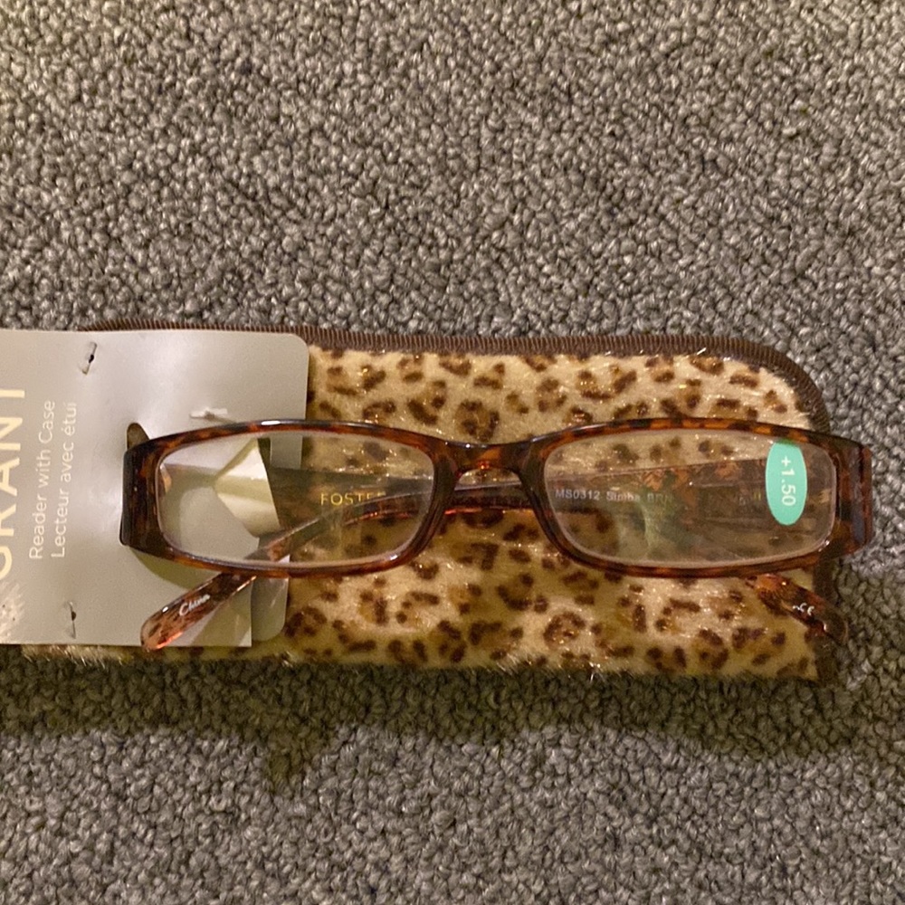 Reading glass with case +1.50